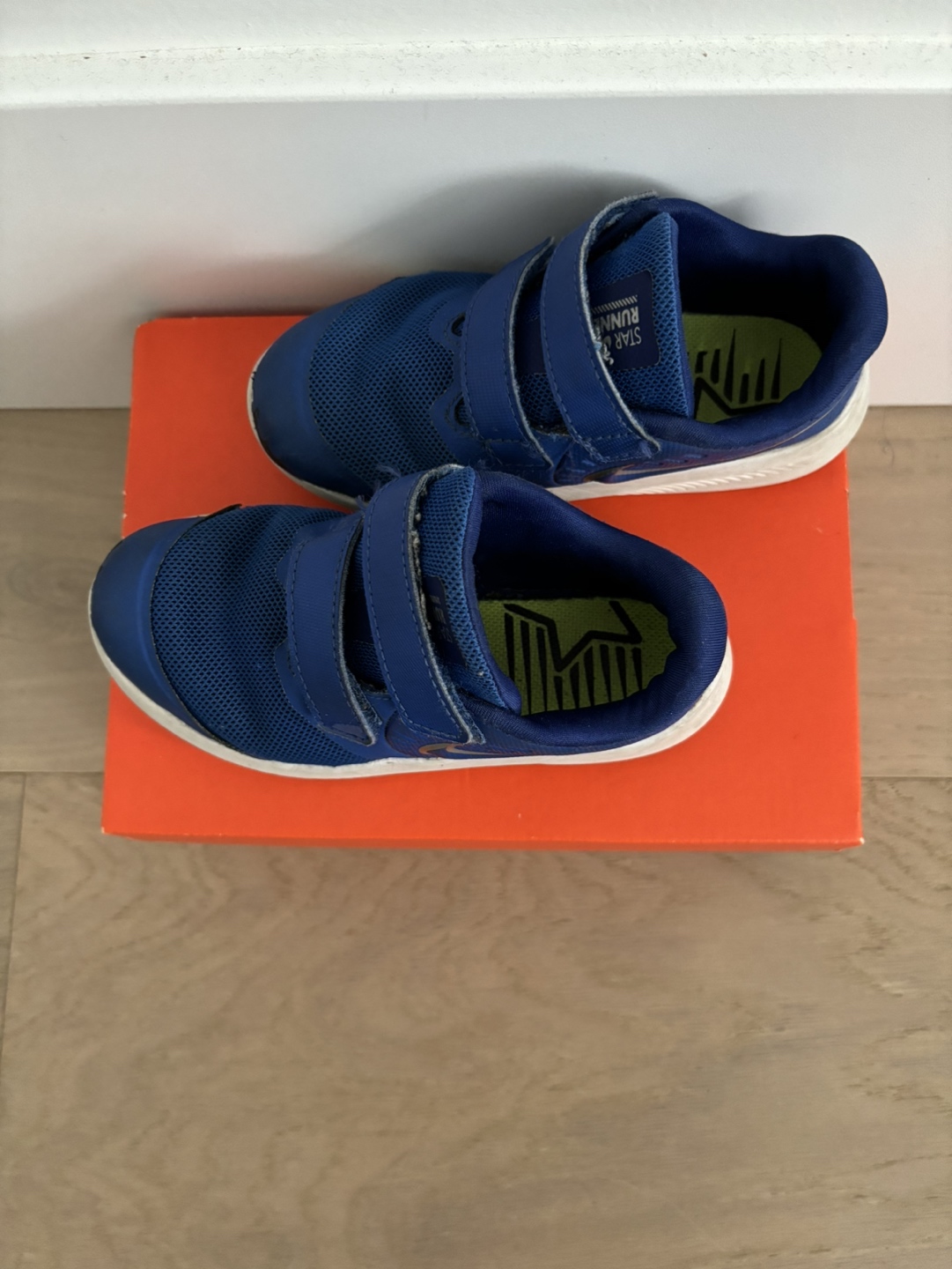 Nike toddler boys runners size 10C - photo 3