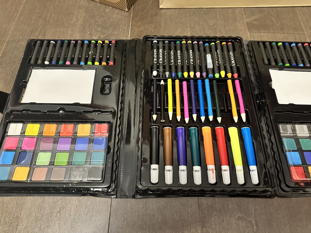Art Set x 2 #freecycle - photo 3