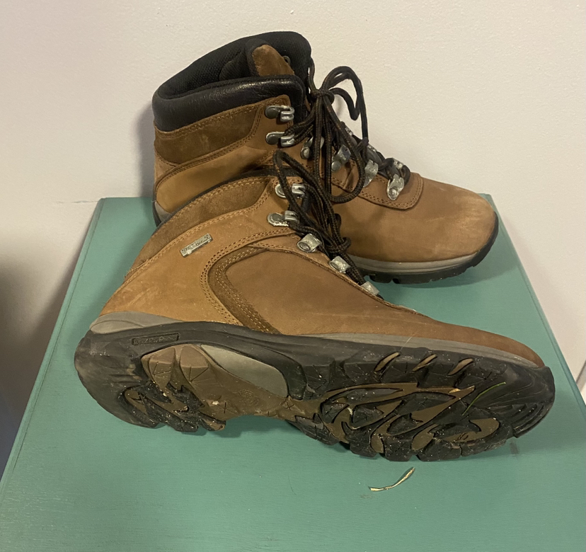 Women’s Hiking boot water resistant image indicator(3)