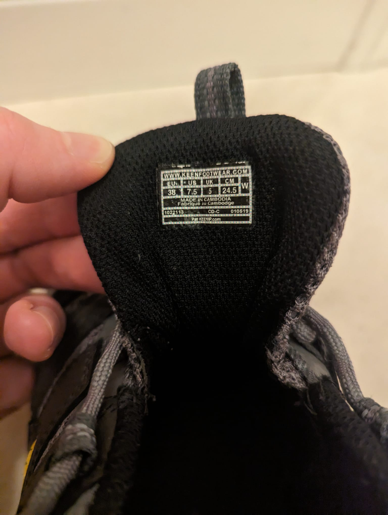 Keen Woman's shoes Size 7.5 wide image indicator(2)