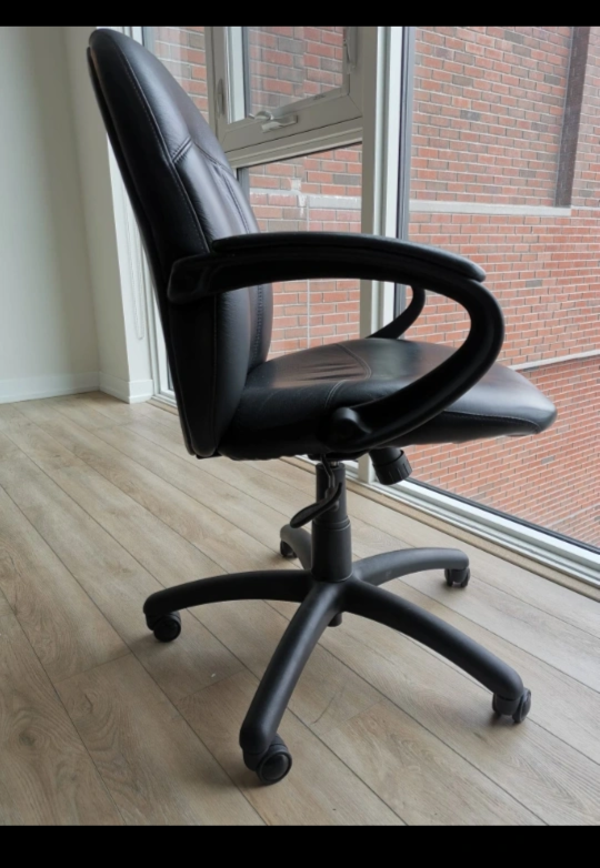 must go in 24 hours!office chair with armrests - photo 2