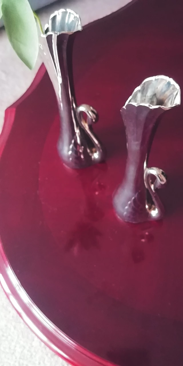 Cute Little two Swann Vases image indicator(2)