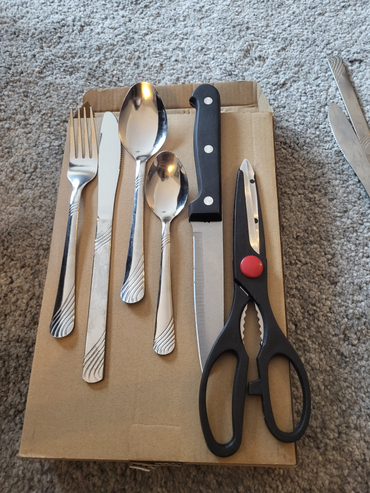 full silverware kitchen set 46 peice plus knife and scissors
