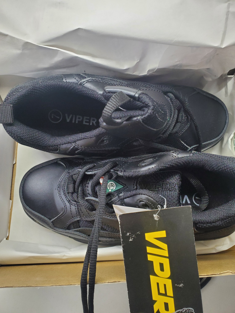 Ladies  black safety shoes size 7. image indicator(2)