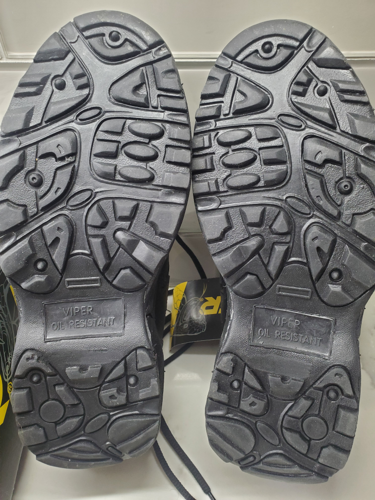 Ladies  black safety shoes size 7. image indicator(4)