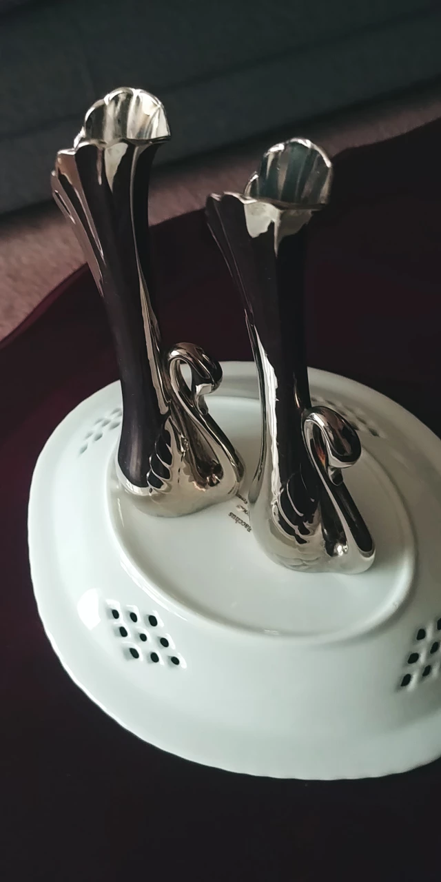 Cute Little two Swann Vases image indicator(7)