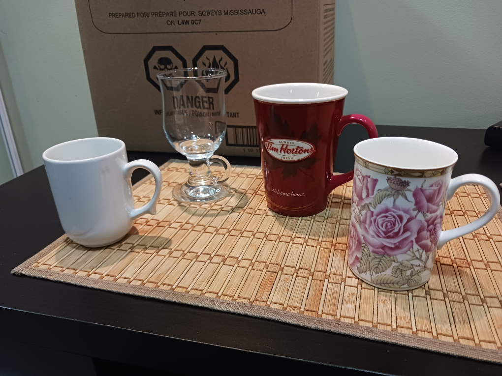 Assorted Cups / Glasses image indicator(2)