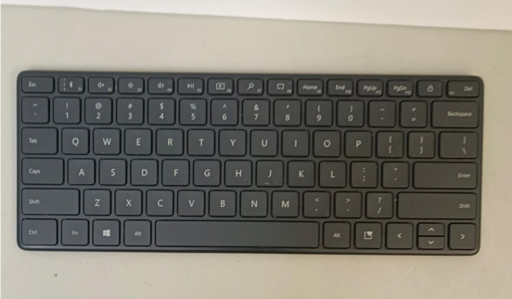 ⌨️Microsoft Designer Compact Keyboard for trades/sell - photo 2