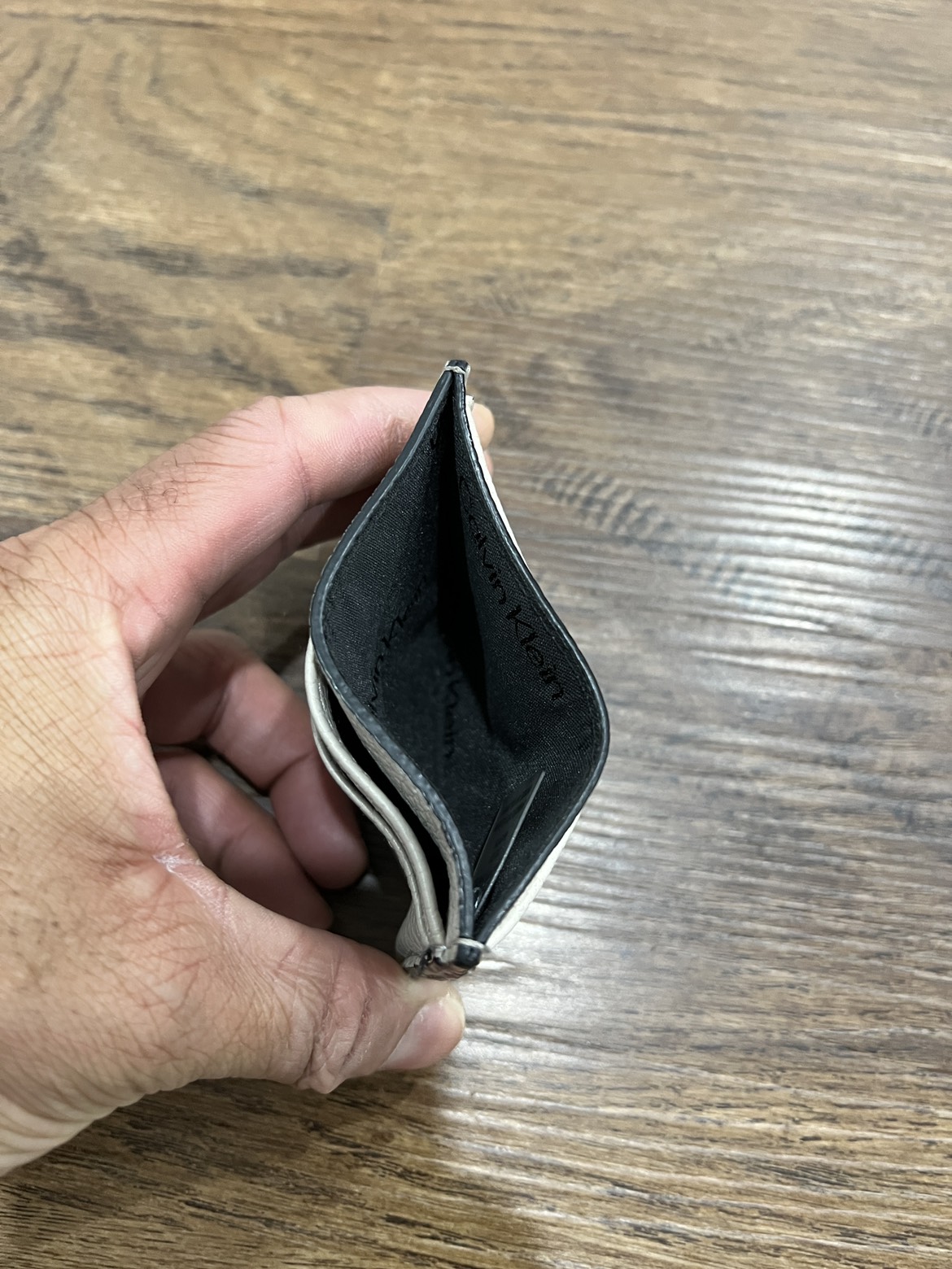 Leather Calvin Klein card holder, bought but hardly used - photo 3