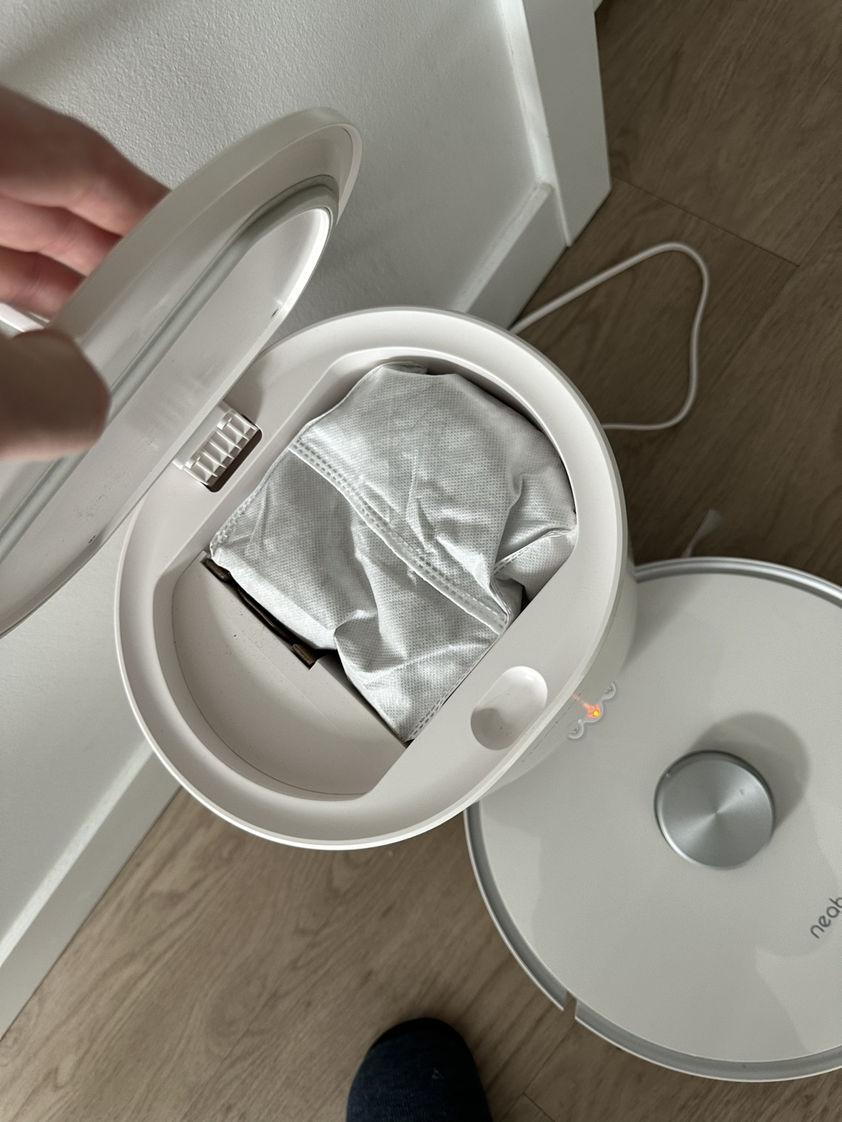 Neabot Smart Robot Vacuum image indicator(5)