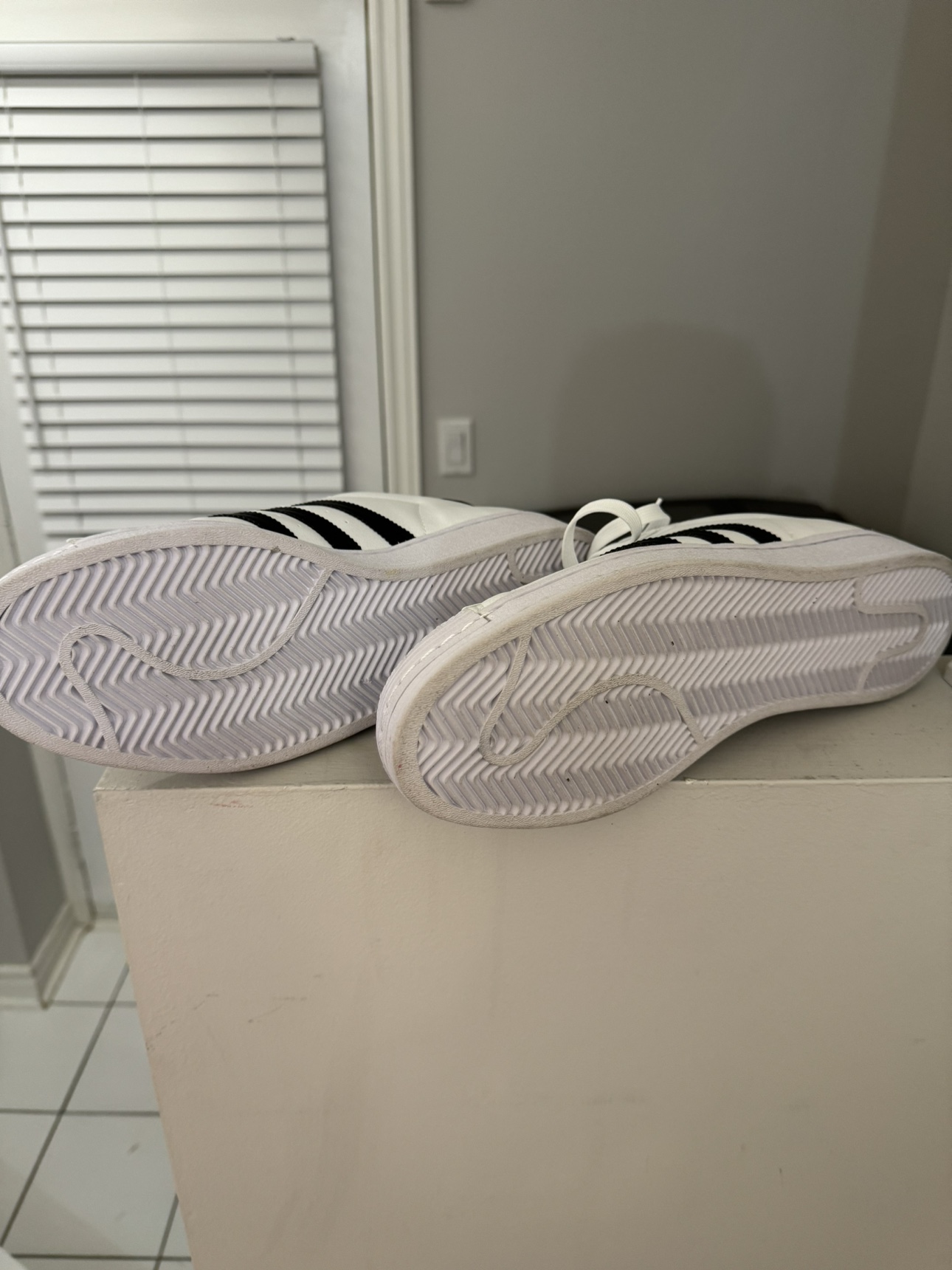 Adidas Superstar size 11 image indicator(4)