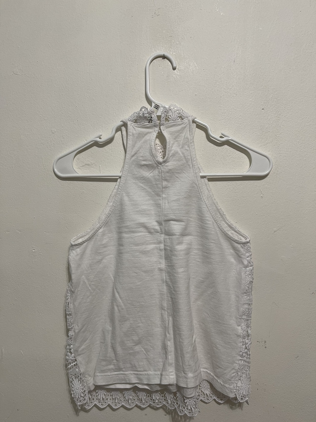 White sleeveless mock turtleneck image indicator(2)