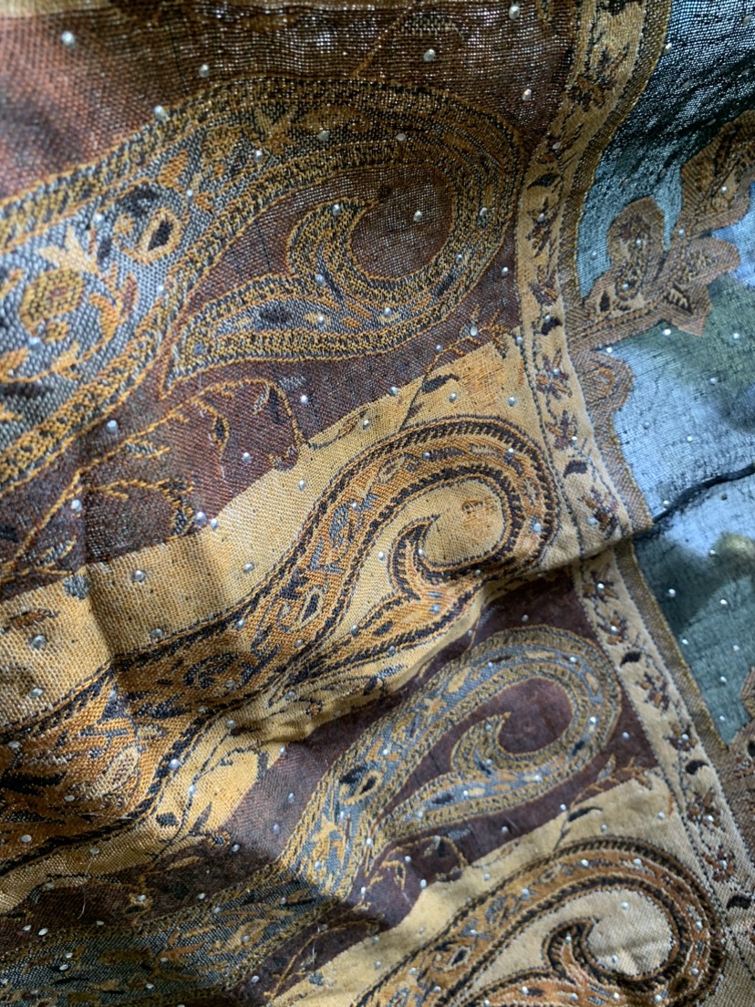 Large scarf/shawl image indicator(3)