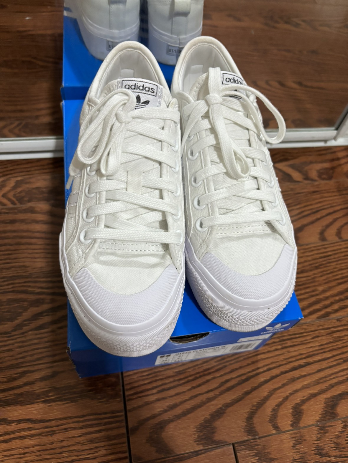 Adidas Women’s Sneakers 👟 with box Size US 7 (new) image indicator(2)