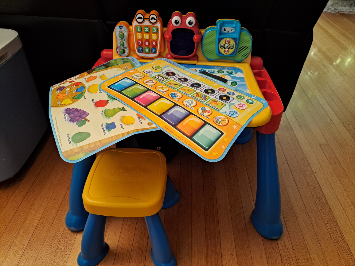 vtech activity desk with 2 inserts