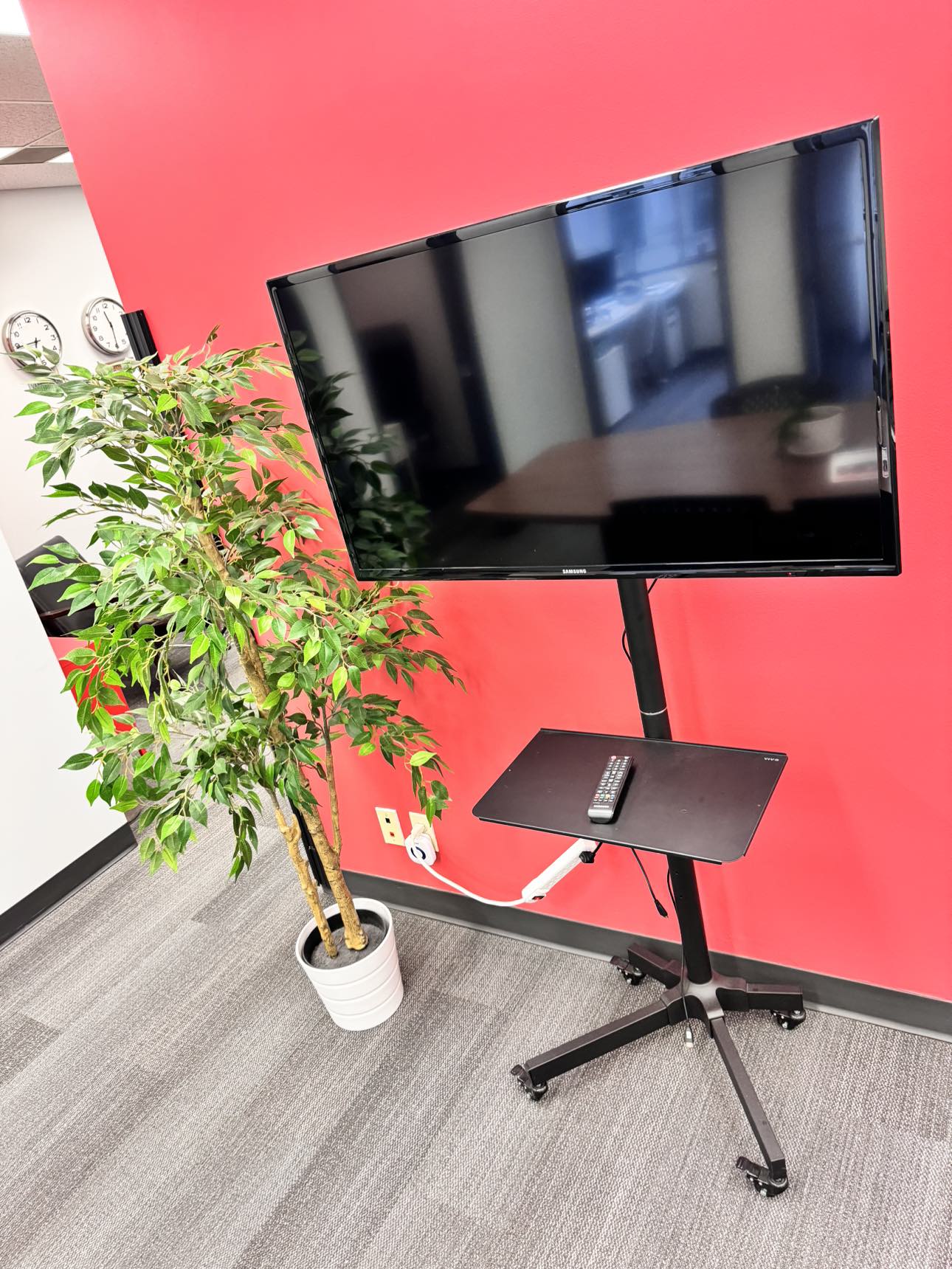 TV Samsung 40’ with support - photo 4