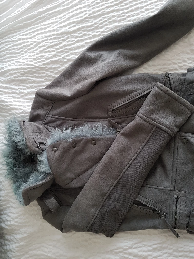 Zio Songzio ladies size small bomber jacket and poorboy hat image indicator(8)