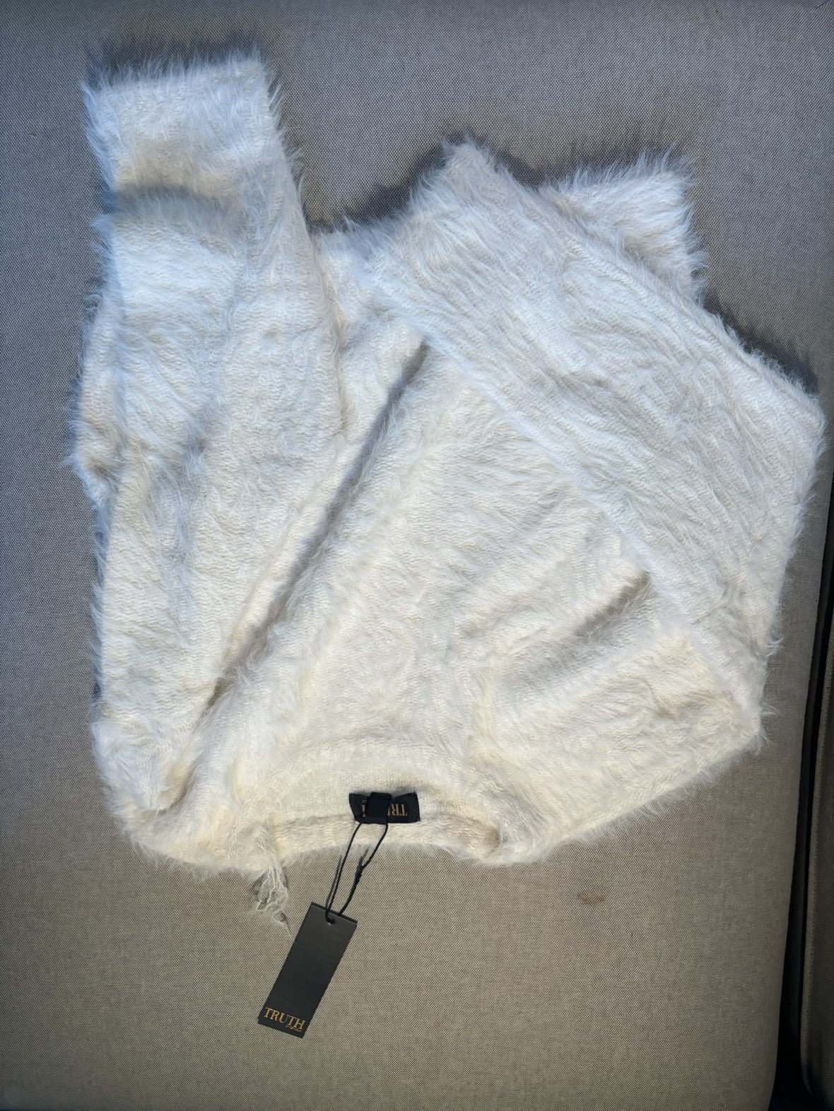 Sweater thumbnail