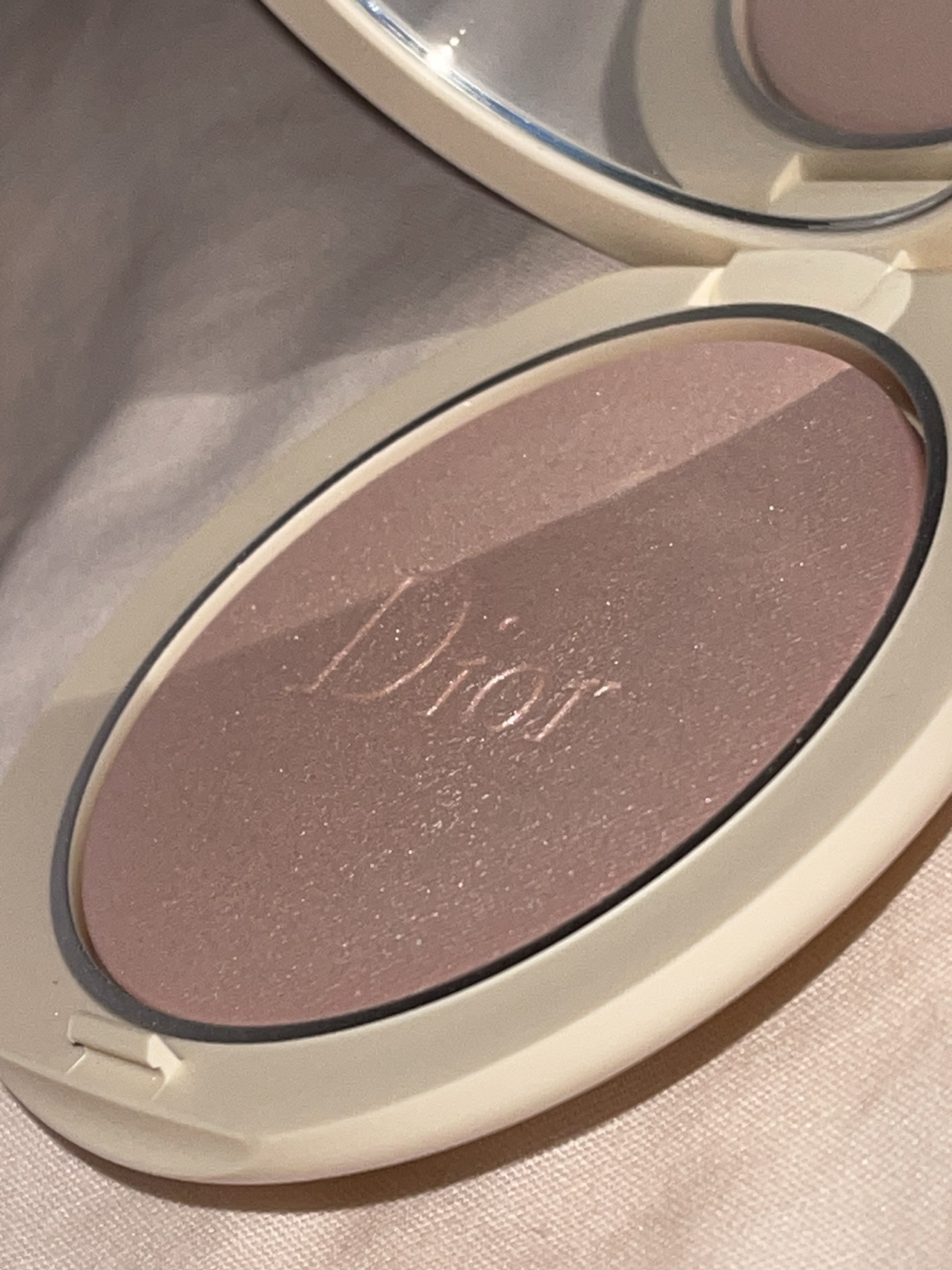 Dior forever couture luminizer highlighter powder image indicator(3)