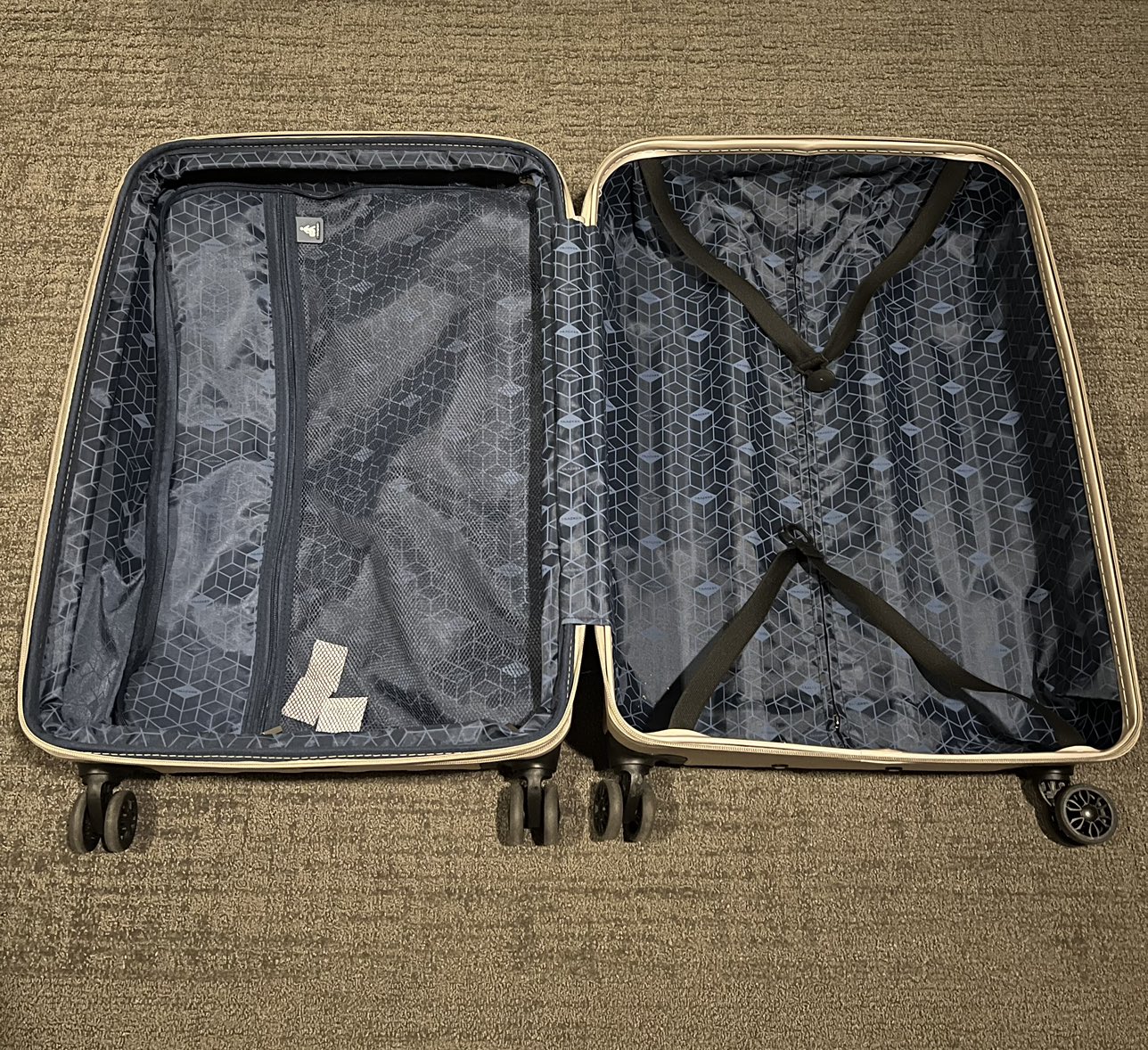 Lightweight Hardcover Luggage with Spinner Wheels - photo 4