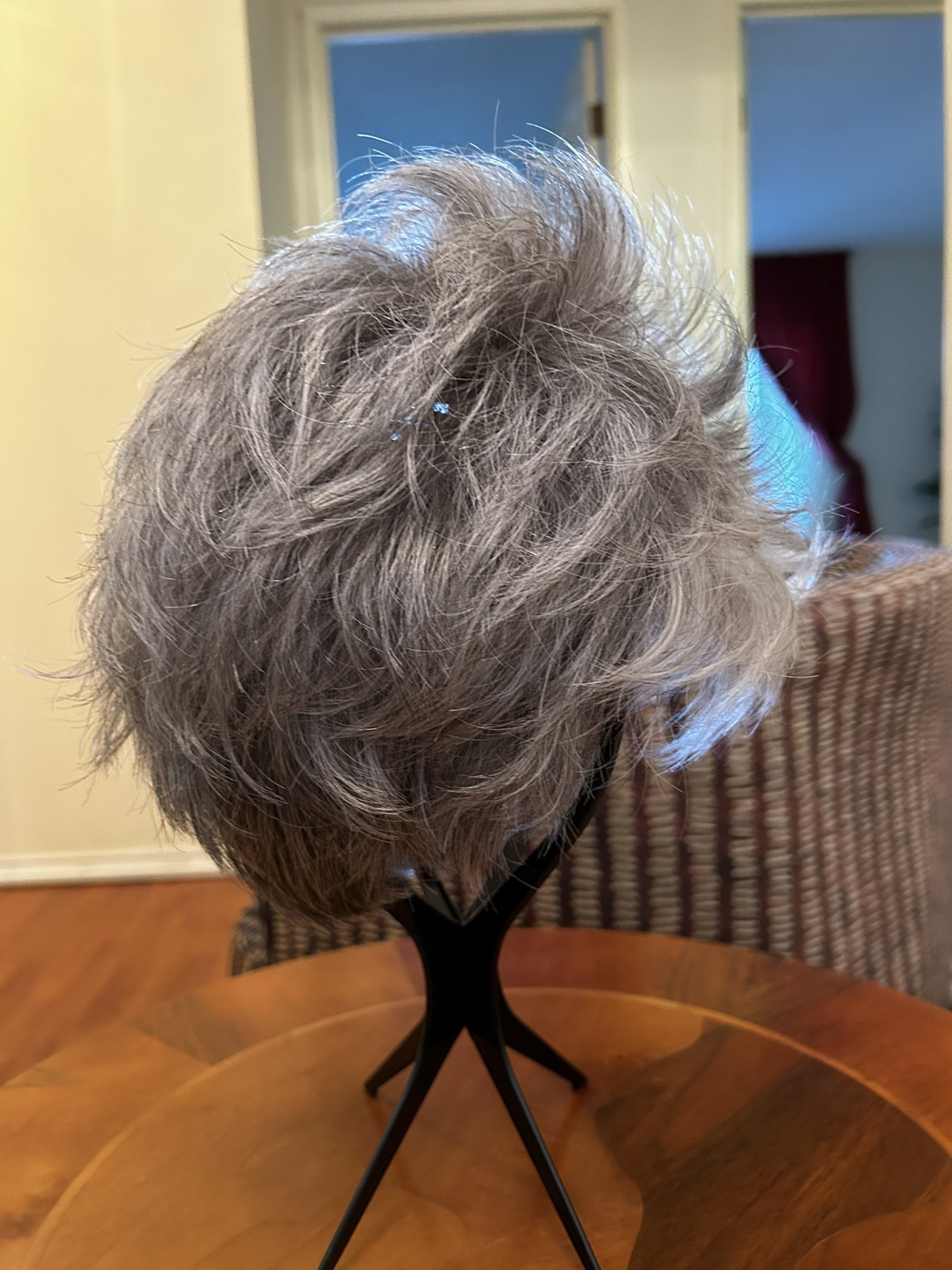 Wig godivas secret grey fox medium short with stand