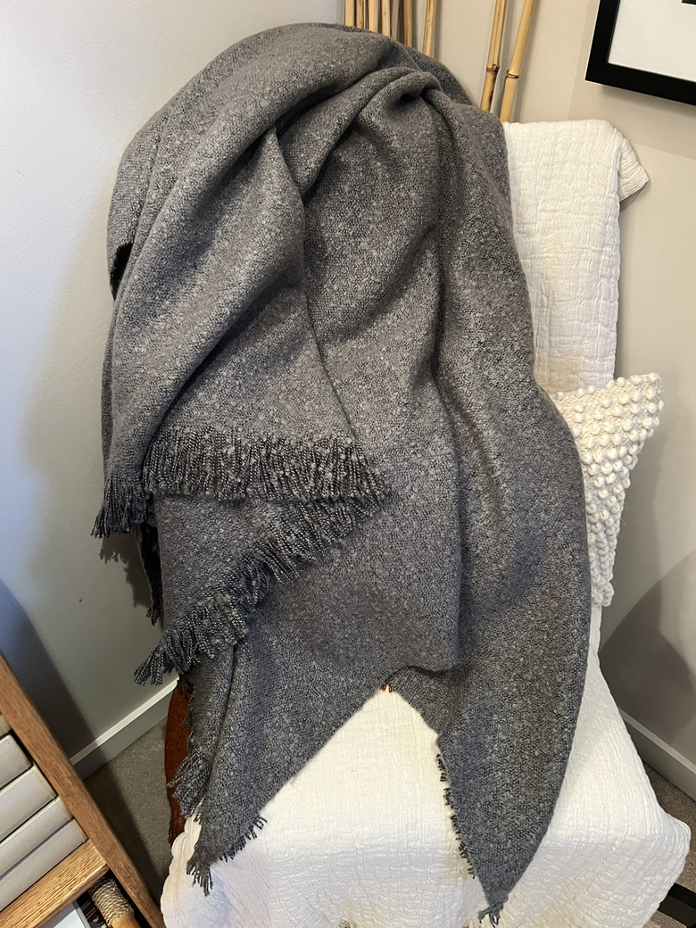 New Urban Barn Gray Boucle Throw Blanket - photo 2