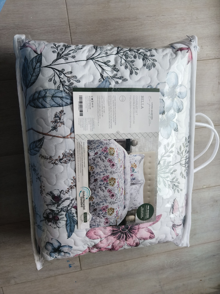 Queen Coverlet and Pillow Covers - photo 2