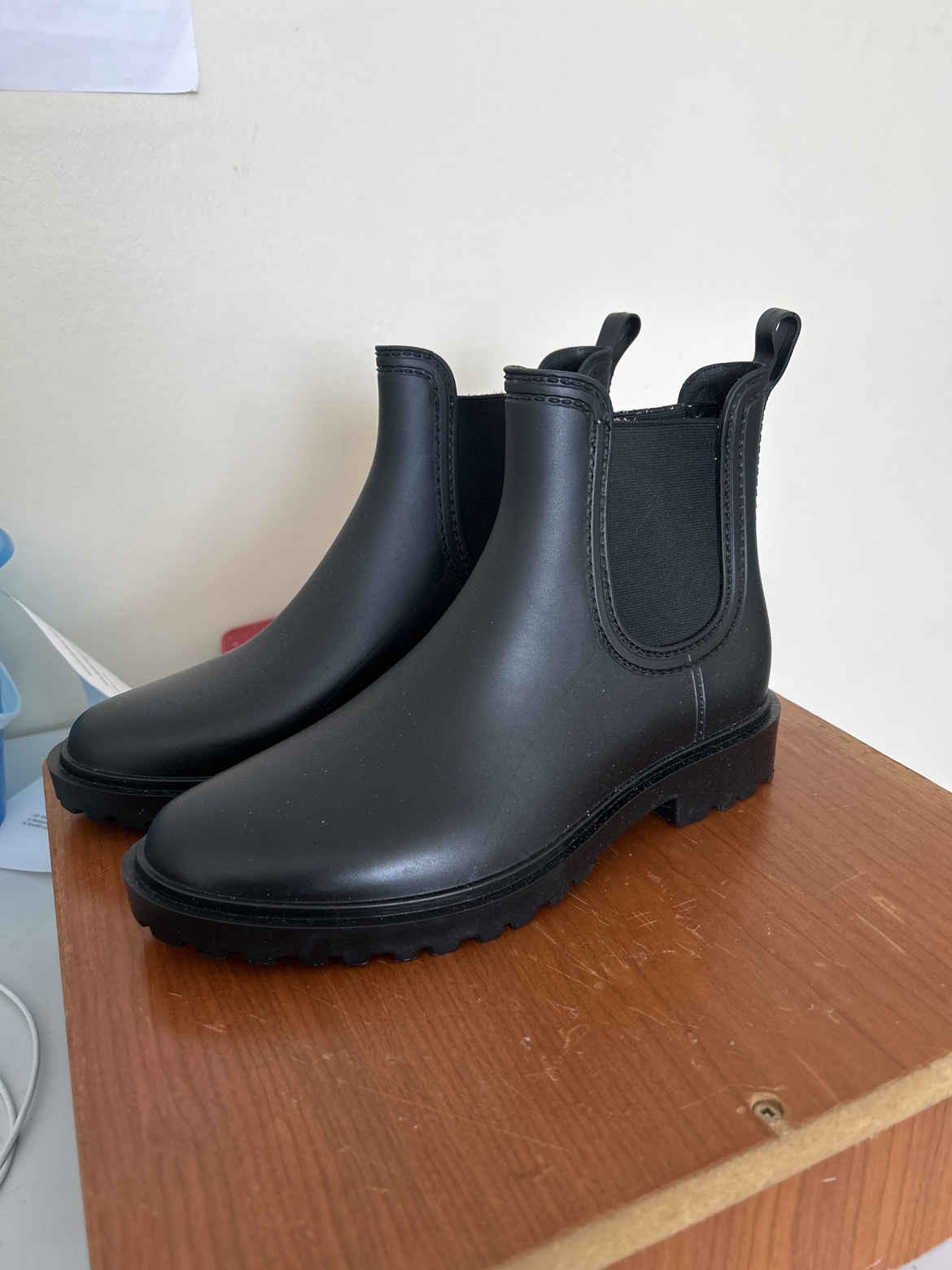 Black short boot