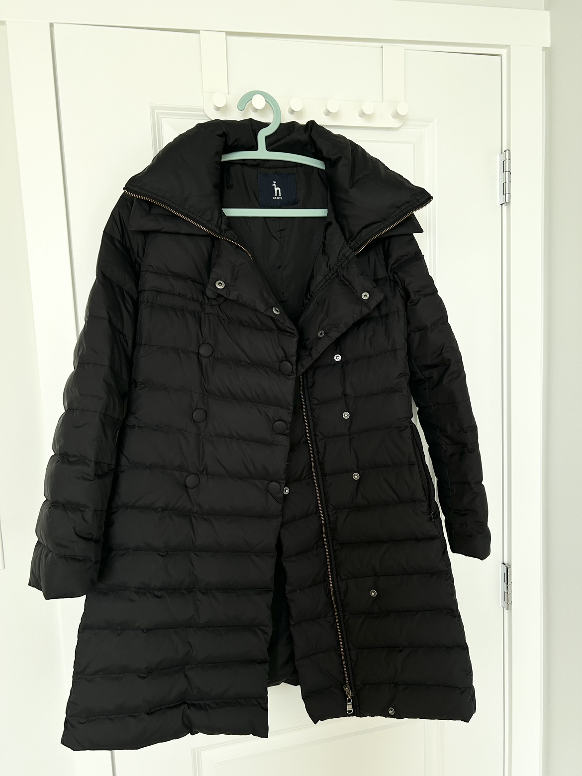 Black down jacket (women)