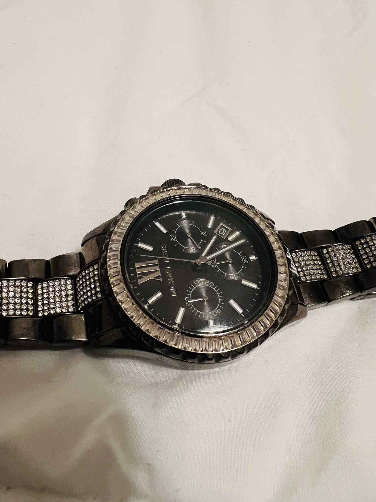 Micheal Kors image indicator(4)