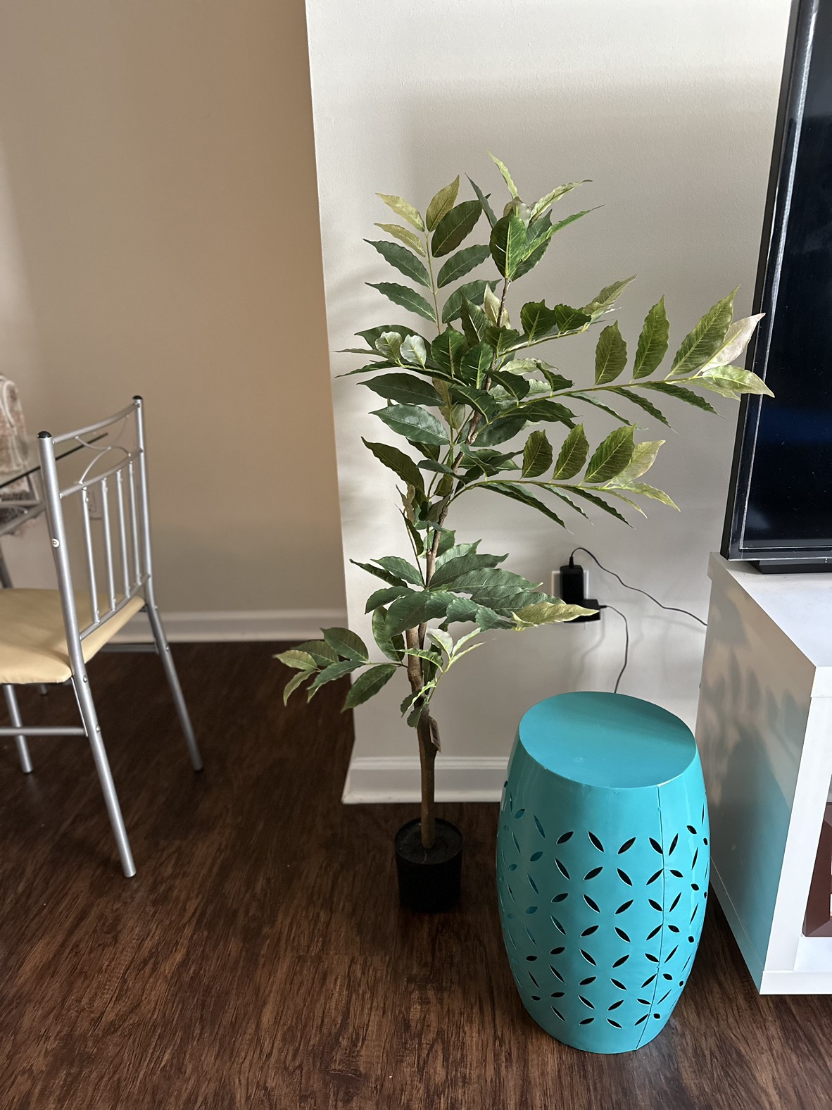 Faux tree 4 feet - photo 2