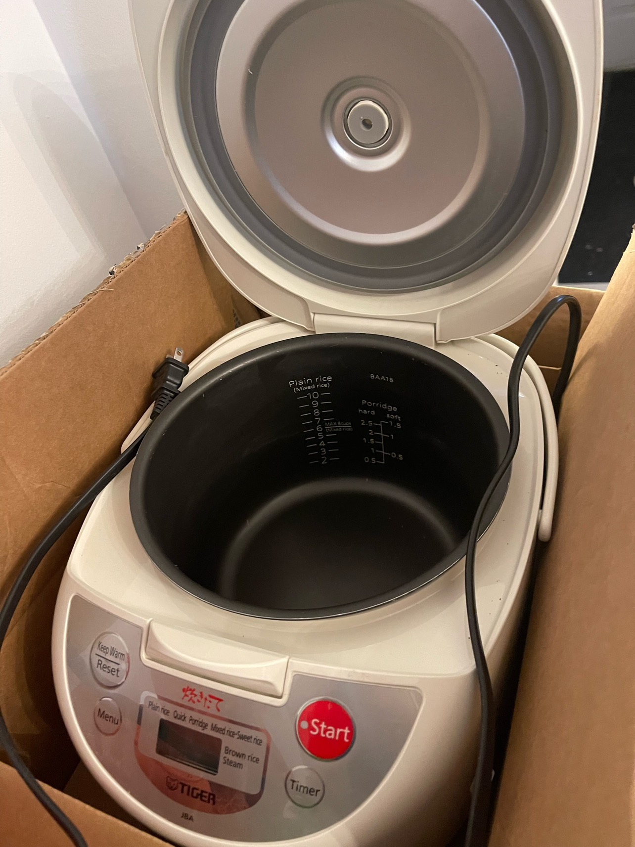 Rice cooker like new / can deliver with small fee image indicator(6)