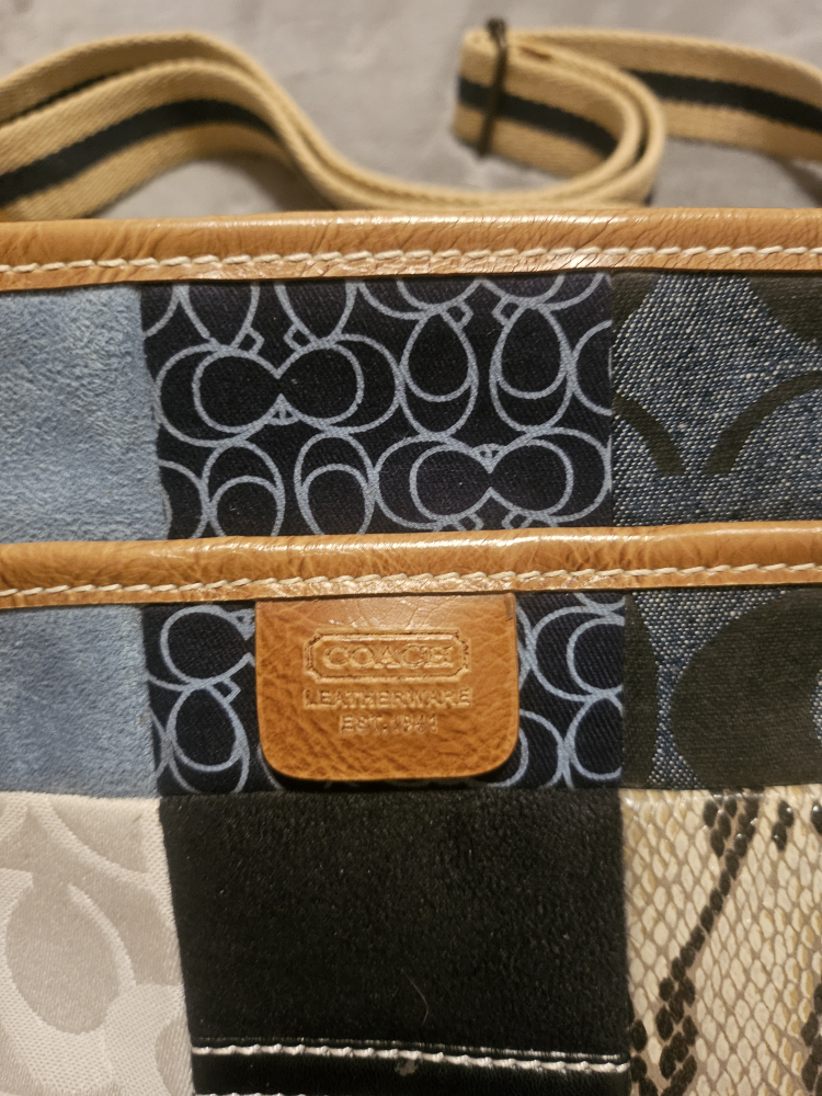 Coach sling bag image indicator(4)