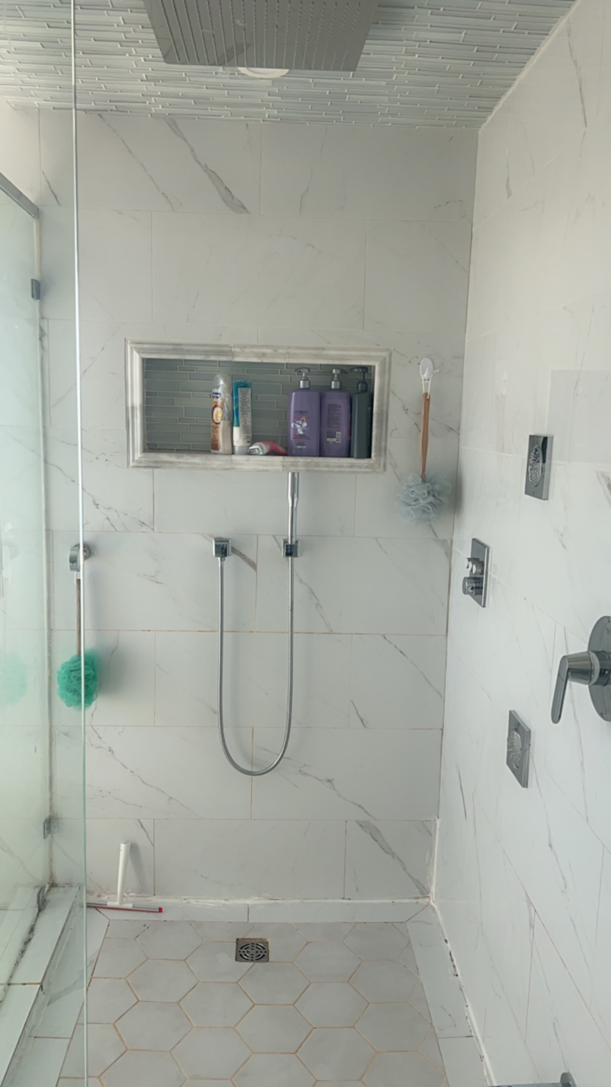 Modern house for rent in kincora NW 3 bedroom 2.5 washrooms image indicator(10)