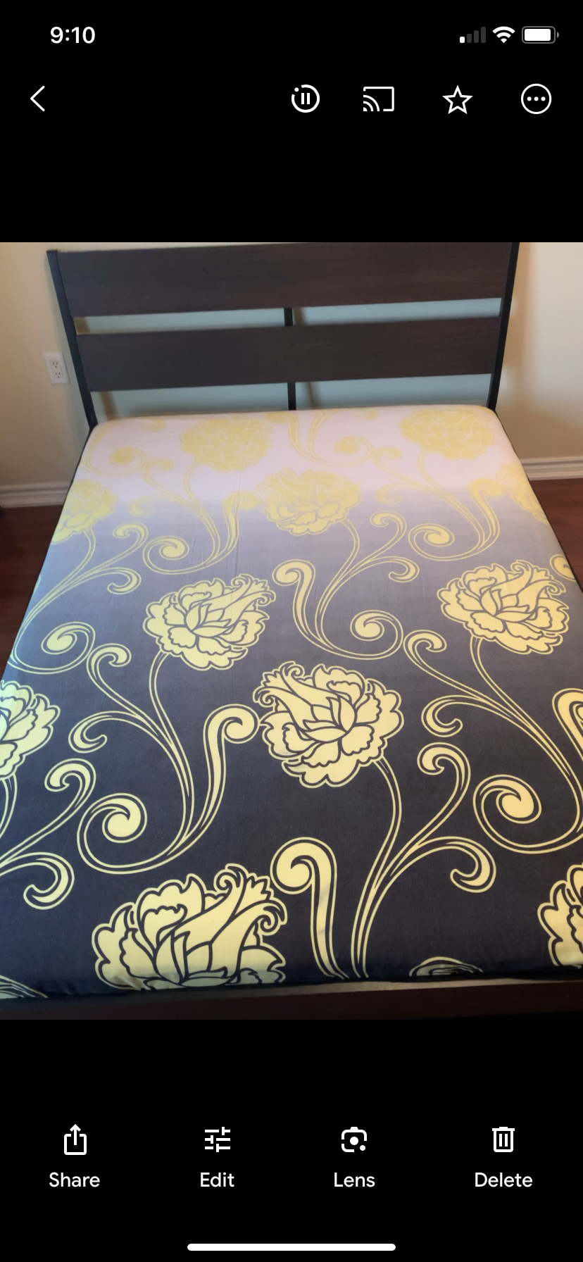 Queen bed with mattress and slats 82”x62”x15” - photo 2
