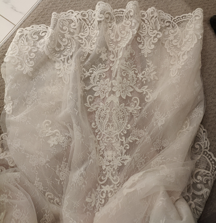 Wedding Dress - Size 4 - photo 4