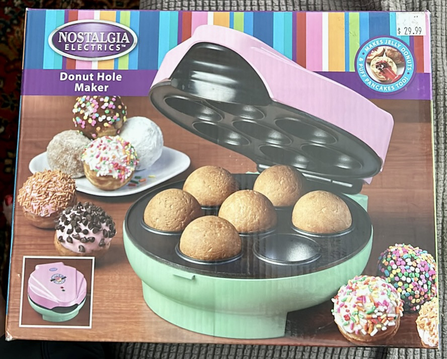 Cake pop donut hole maker by nostalgia electrics EASY , QUICK ,