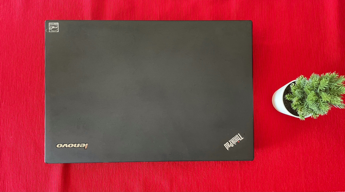 Lenovo T440 - 500GB SSD - Windows 10 Pro thumbnail