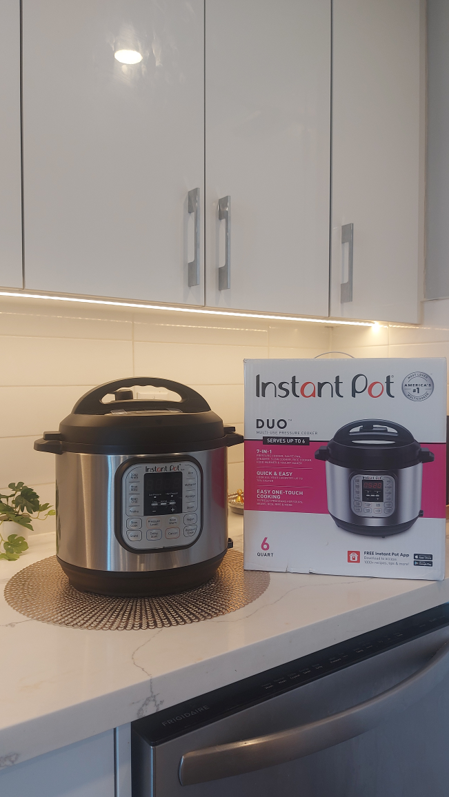 #Moving sale-Instant Pot Duo, 6Qt in good condition thumbnail