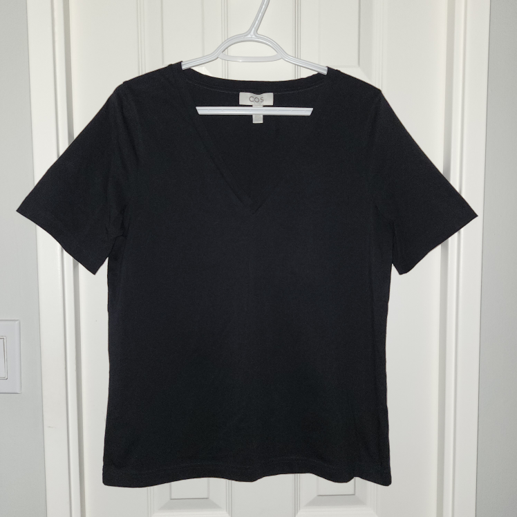 COS #S. Black 100%COTTON  V- NECK T-Shirt. #S. LIKE NEW. image indicator(2)