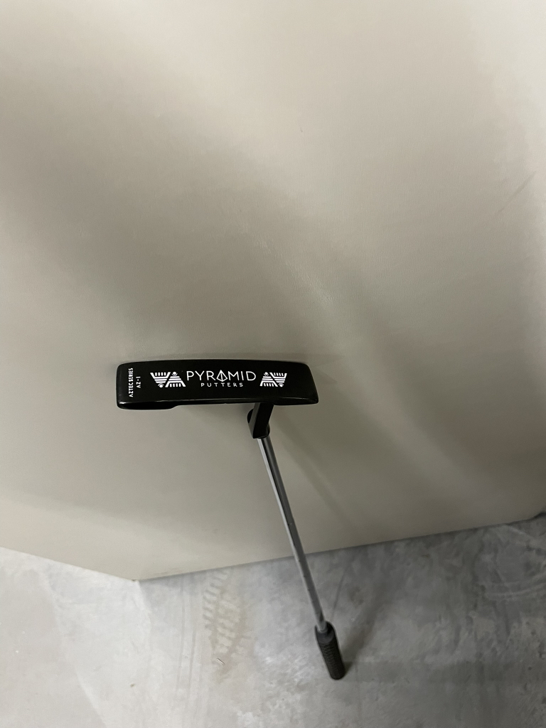 Pyramid putter - photo 3