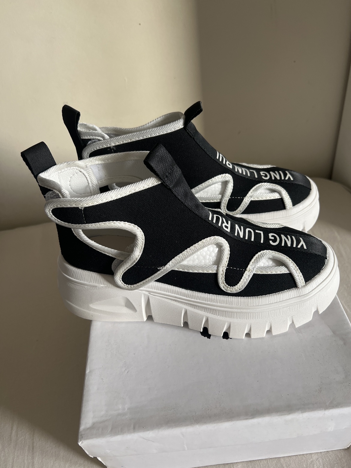 Fashion sandals