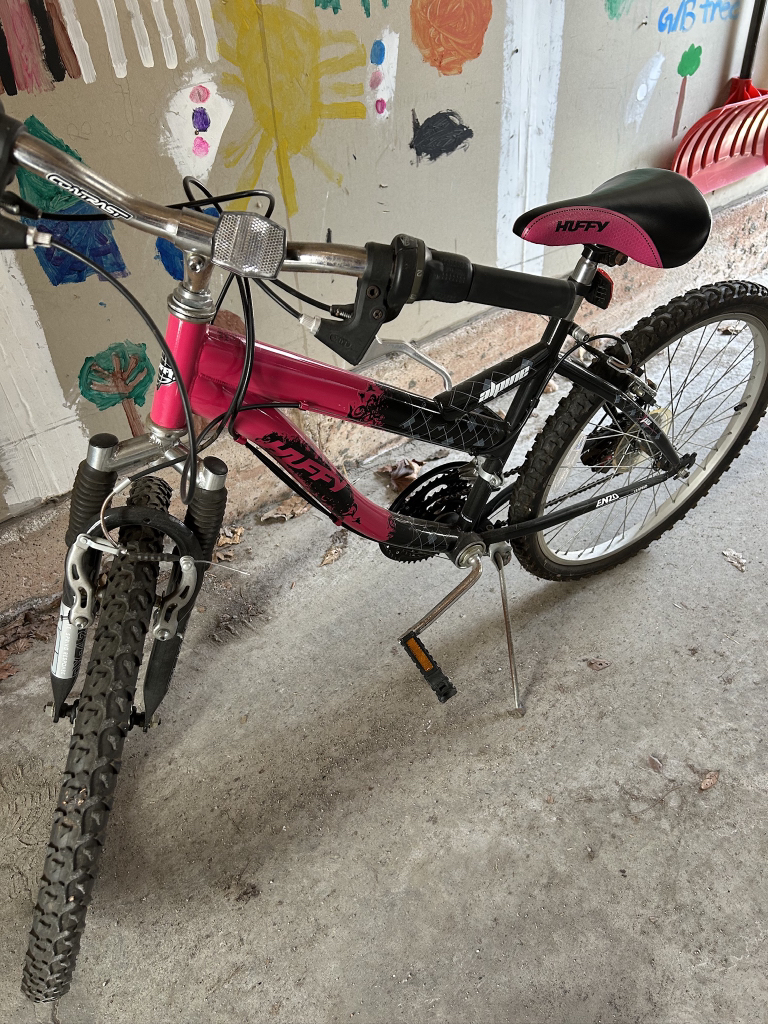 Huffy Alpine 24 in. Mountain Bicycle image indicator(3)