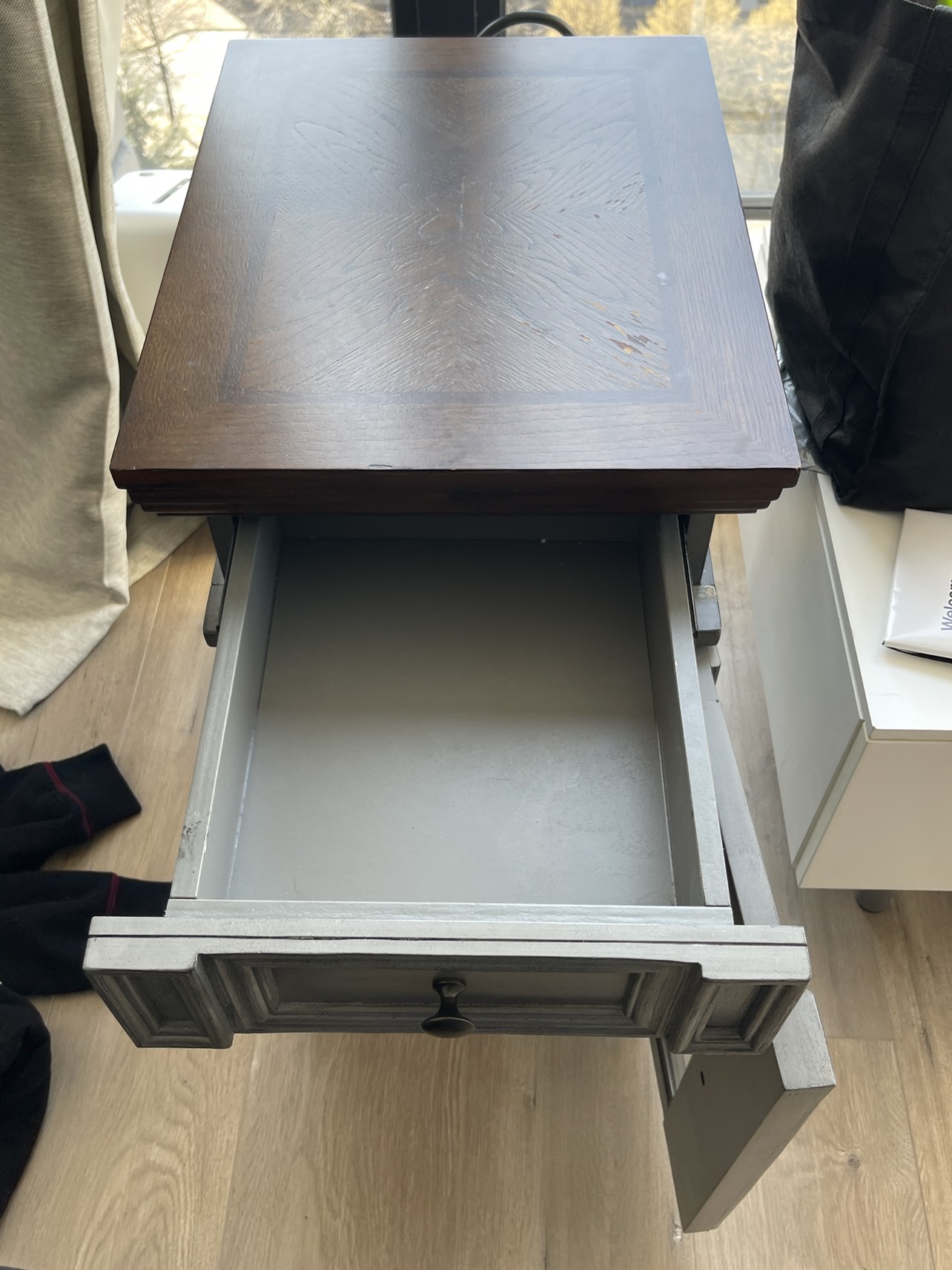 Nightstand / End table - photo 3