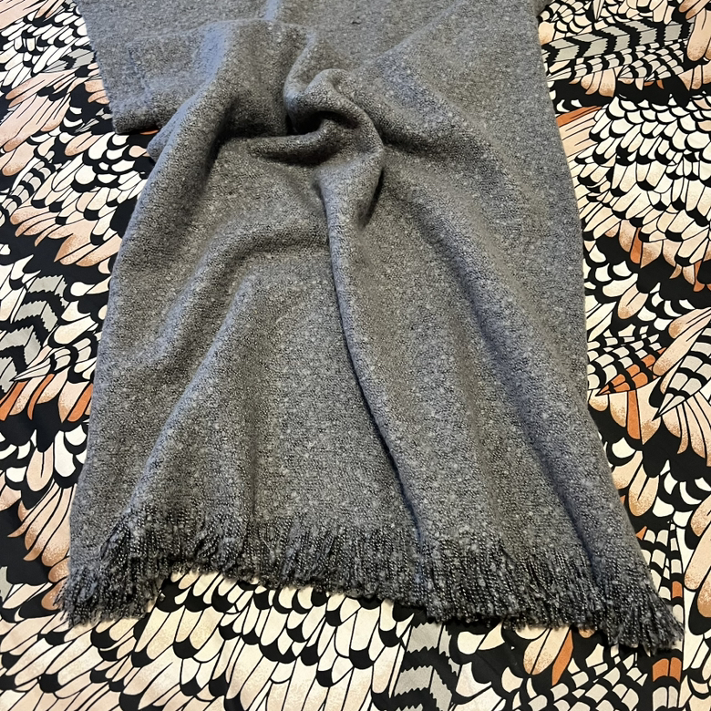 New Urban Barn Gray Boucle Throw Blanket - photo 4