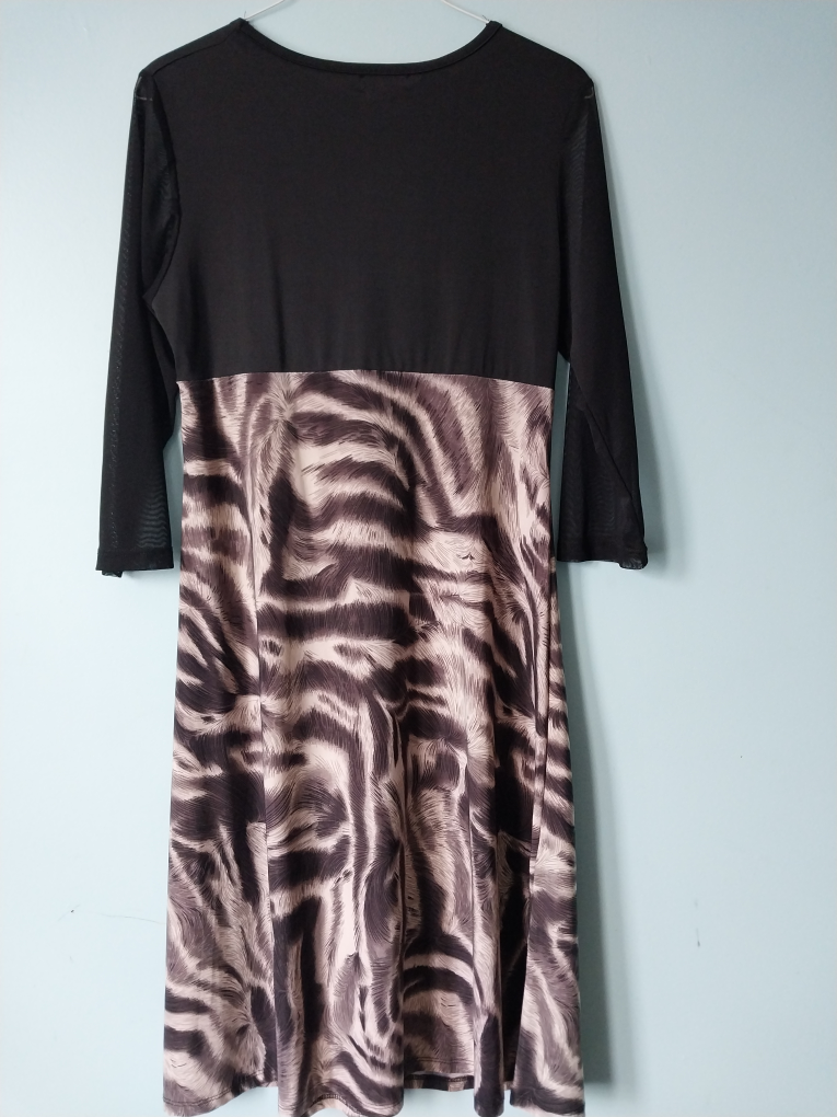 2 Beautiful Ladies Dresses. $18.00 each. image indicator(3)