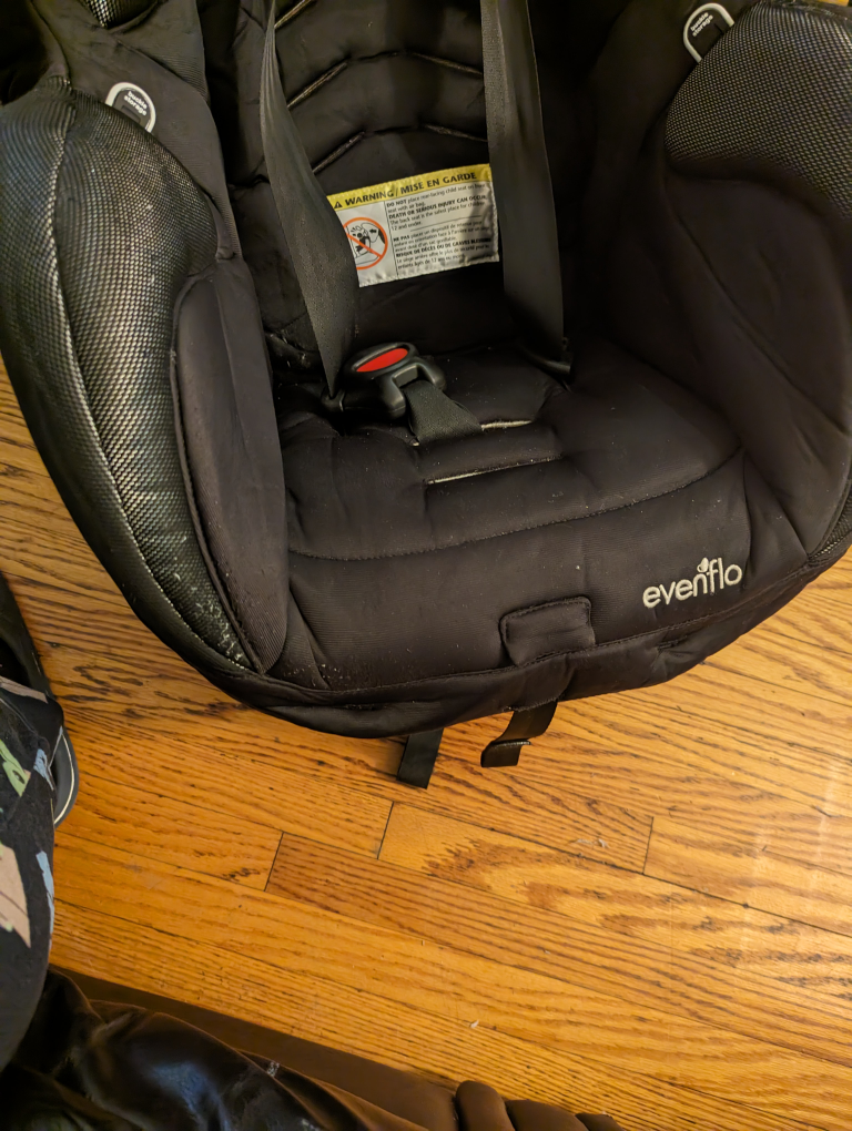 evenflo carseat - expires soon (09/15/24) 6monthsfromnow * image indicator(8)