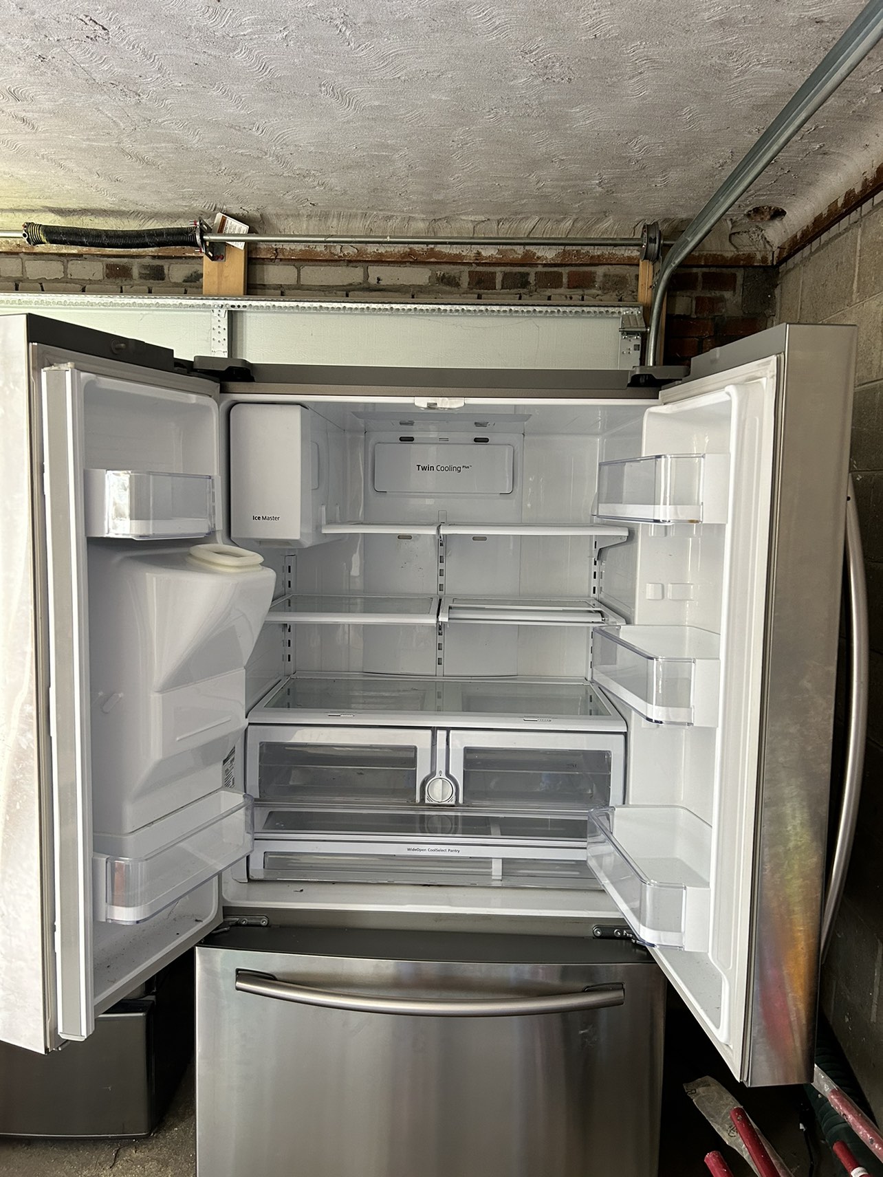 Stainless Steel Samsung Fridge w/ water and ice dispenser - photo 2