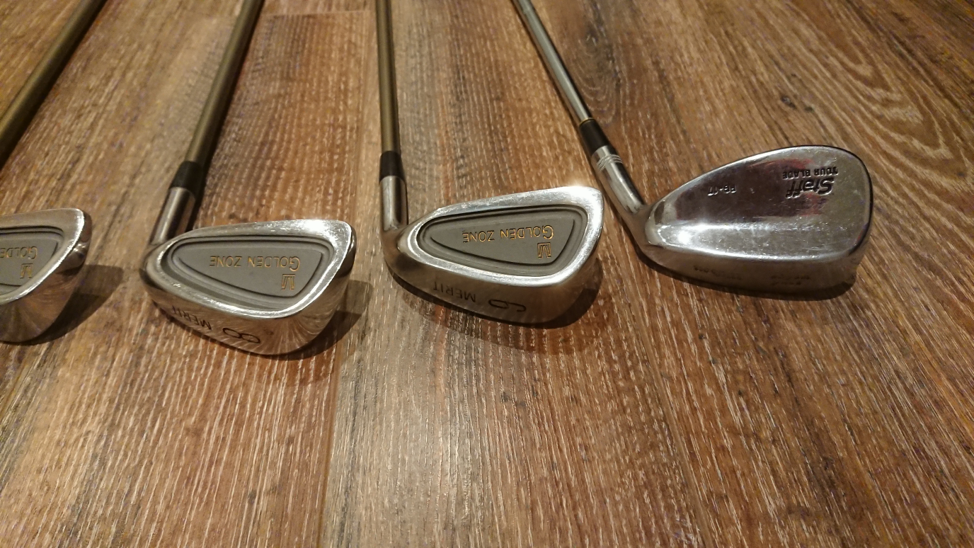 Merit right-handed golf set with bag and handcart image indicator(9)