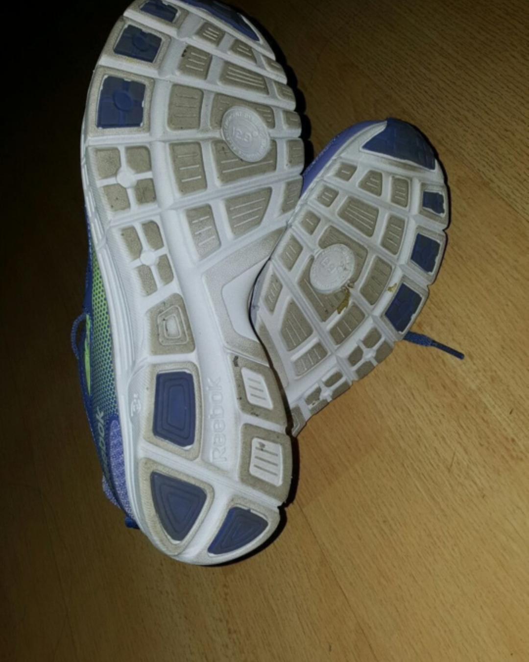 Reebok girl's sneaker image indicator(3)